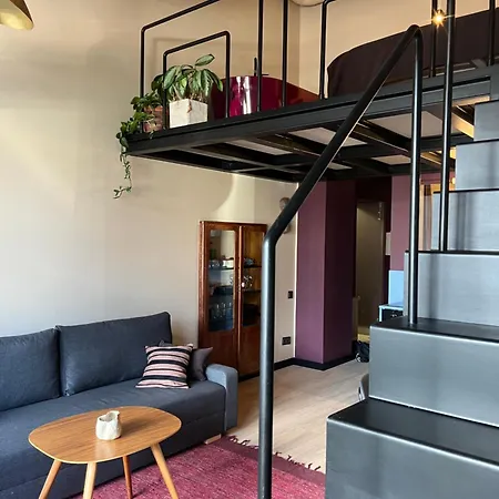 G Loft - Spacious Urban With Bathtub And Private Entrance Butas