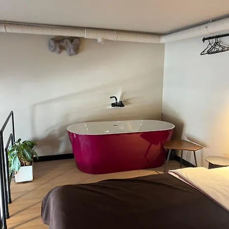 G Loft - Spacious Urban With Bathtub And Private Entrance