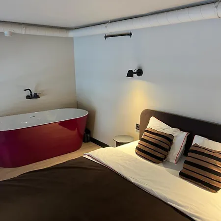 Butas G Loft - Spacious Urban With Bathtub And Private Entrance Kaunas
