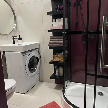 G Loft - Spacious Urban With Bathtub And Private Entrance Butas *